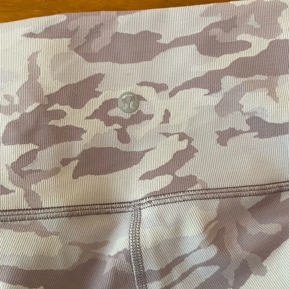 Lululemon Wunder Under High-Rise Tight 25" purple grey camo leggings size 4 - Picture 4 of 7